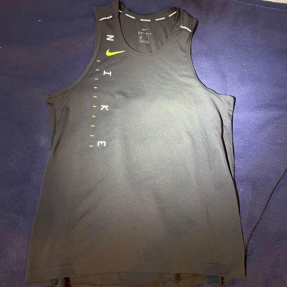 Nike tank top size medium